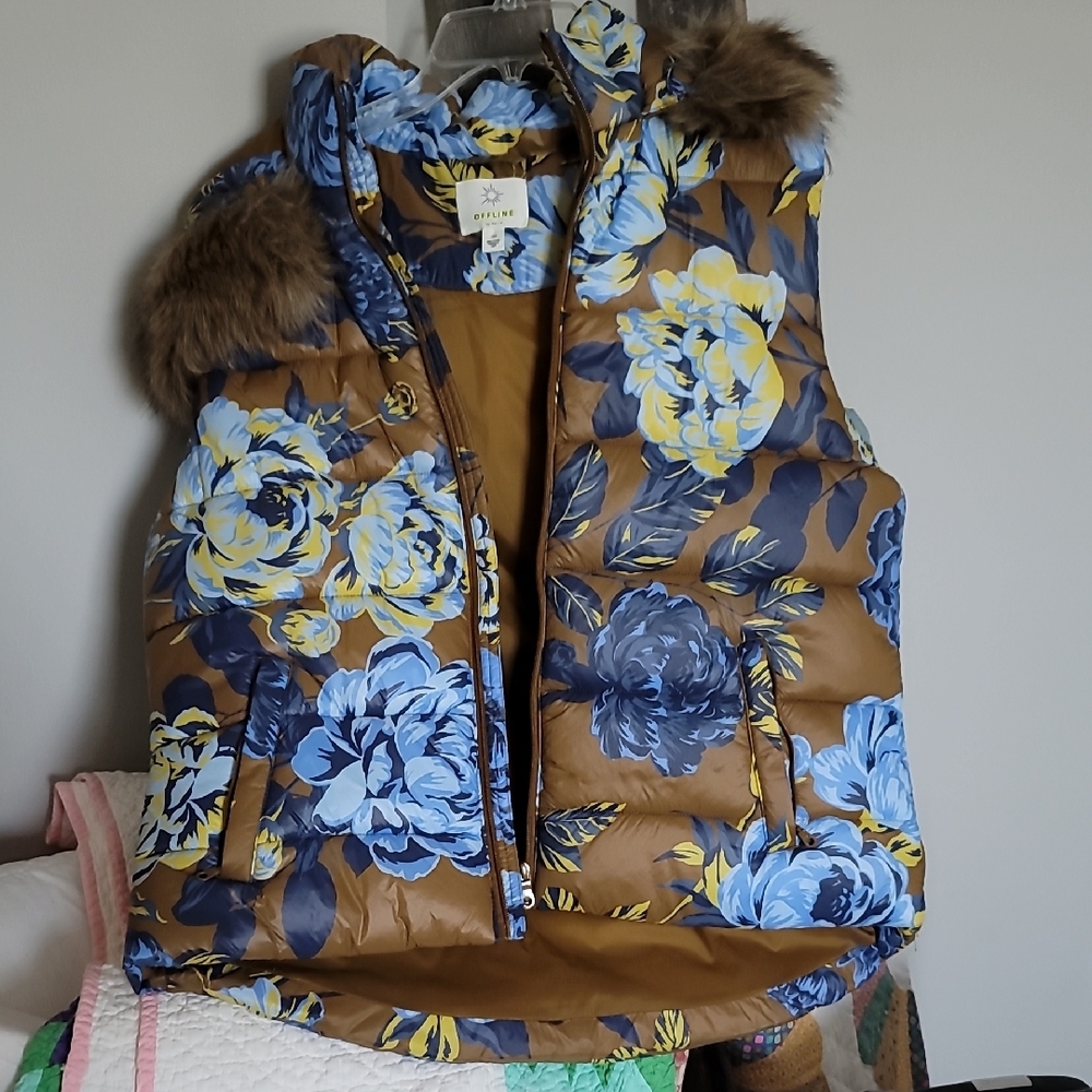 Floral Puffer Vest with Faux Fur Trim